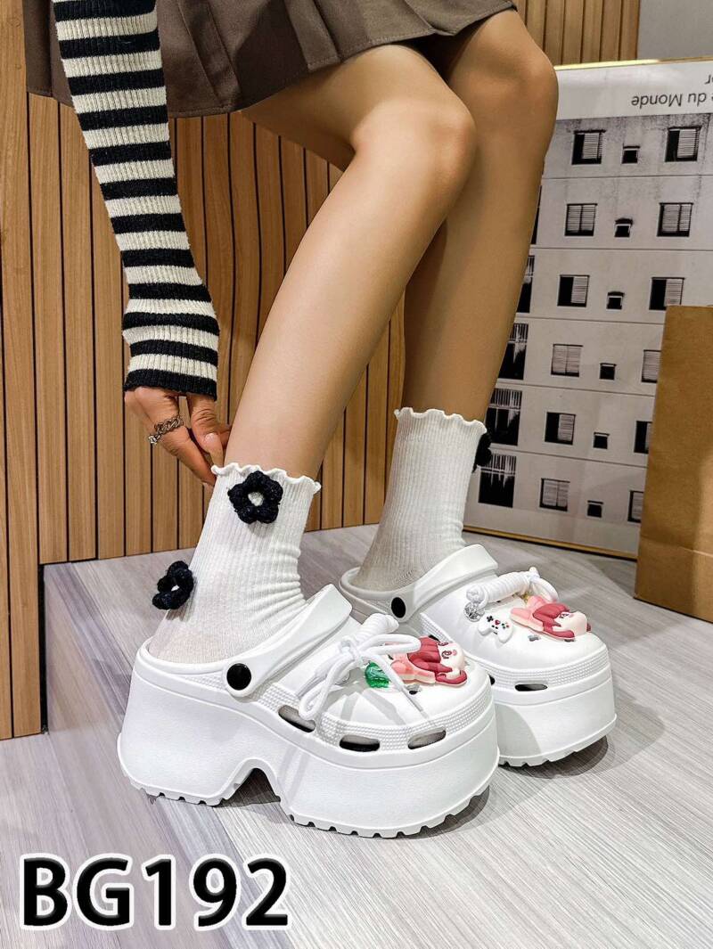 Klapki damskie Roz 36-41 / 12 par